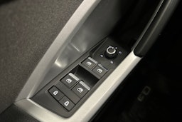 sininen Audi Q3 2021 kuva 16.