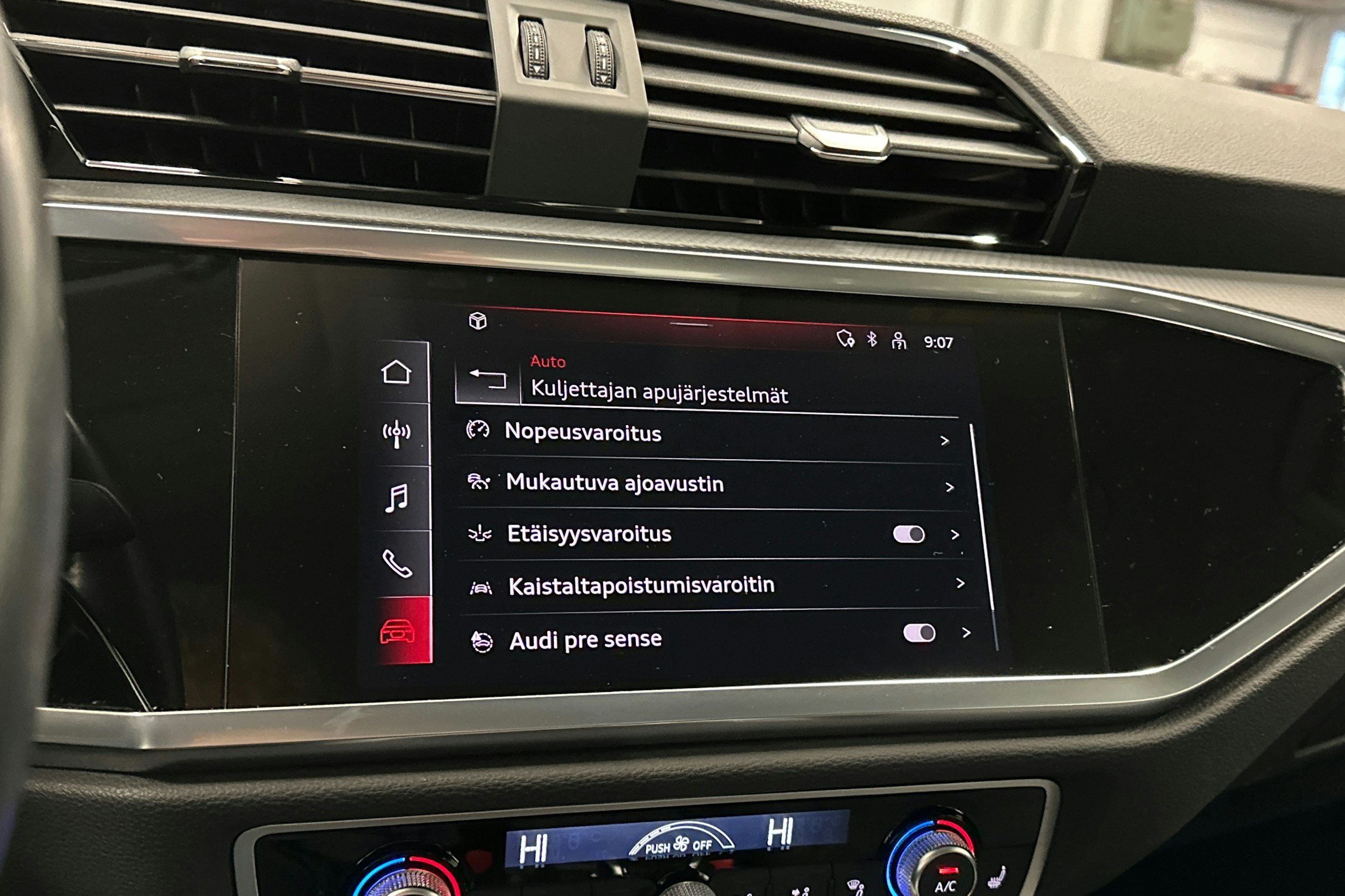 sininen Audi Q3 2021 kuva 22.