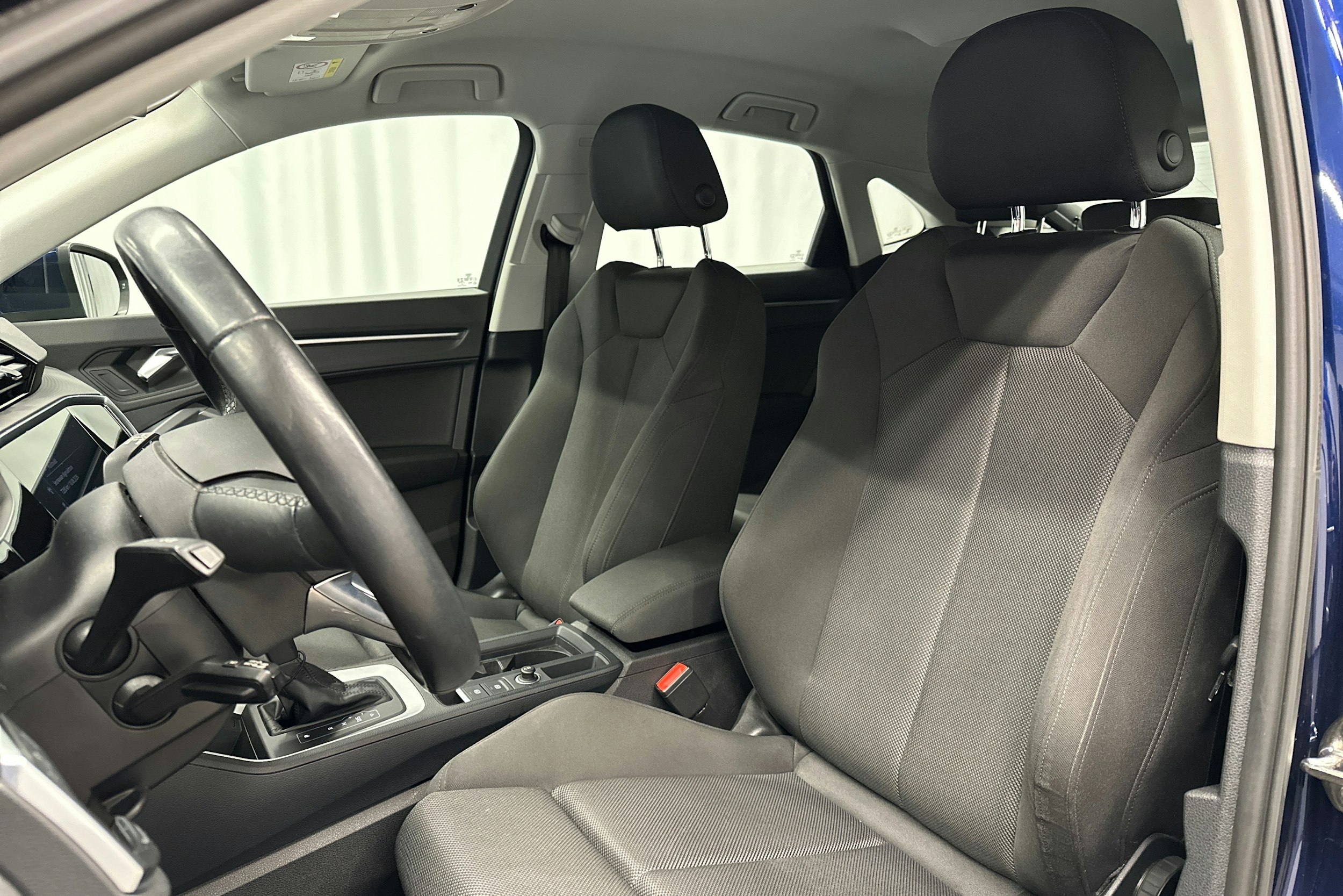 sininen Audi Q3 2021 kuva 25.