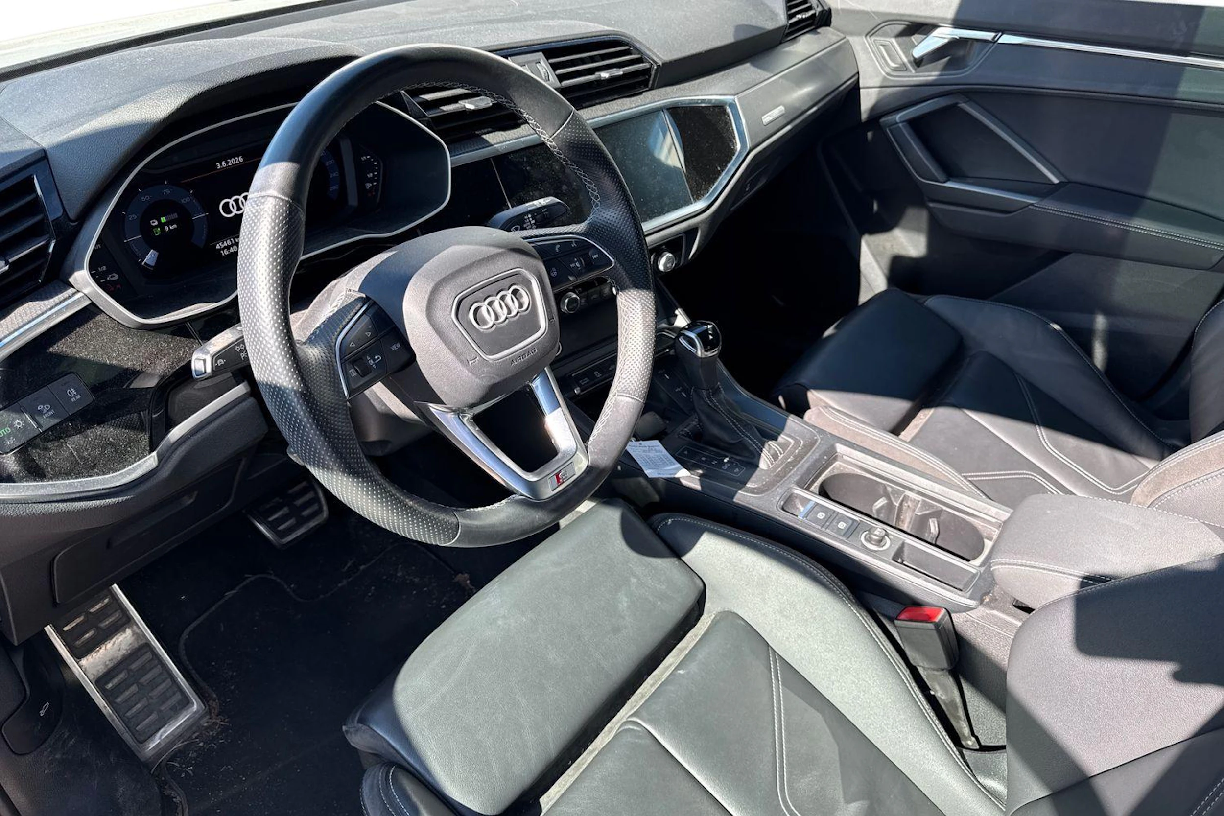 valkoinen Audi Q3 2021 kuva 3.