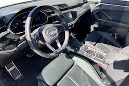 valkoinen Audi Q3 2021 kuva 3.