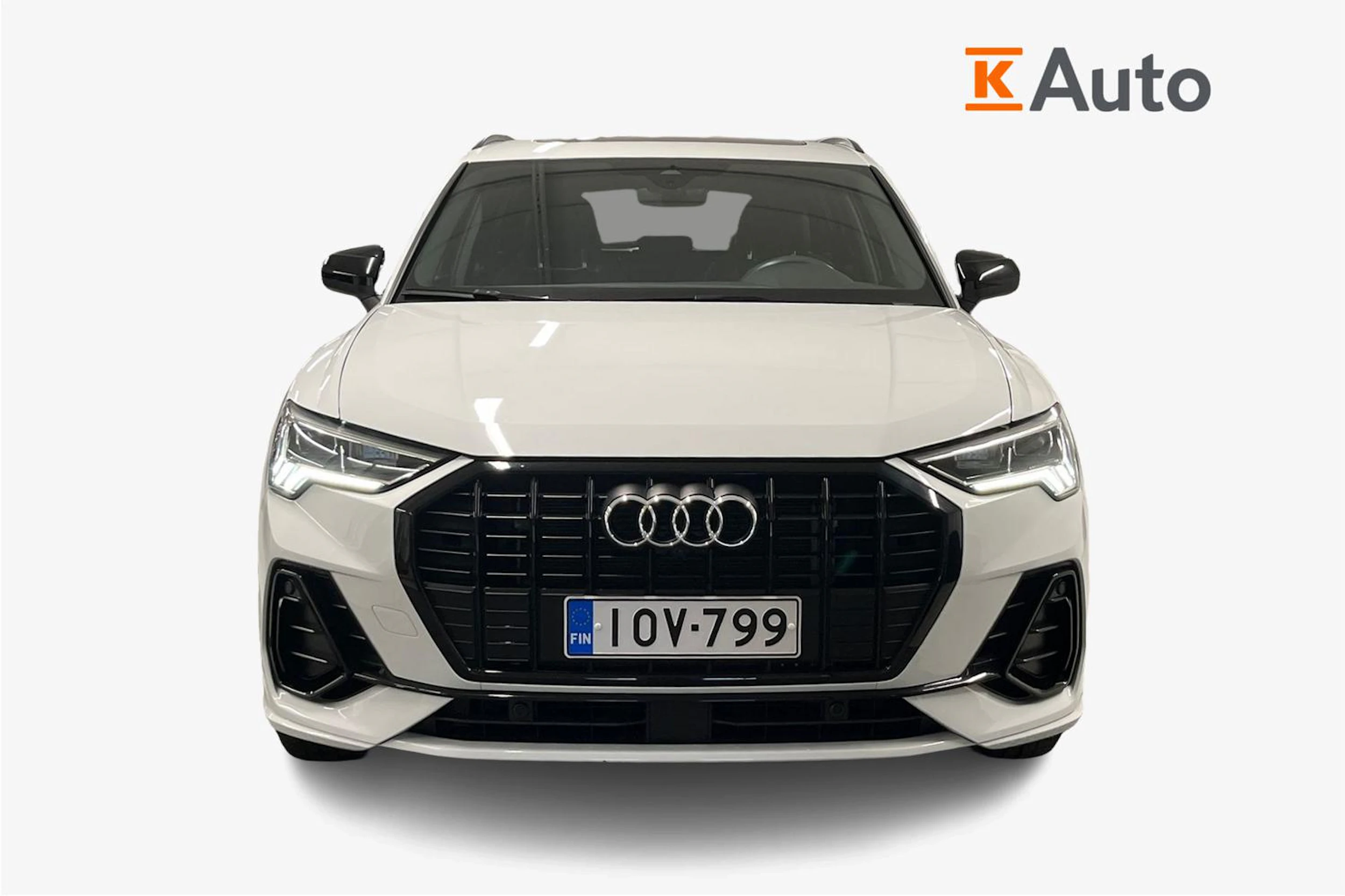 valkoinen Audi Q3 2021 kuva 4.