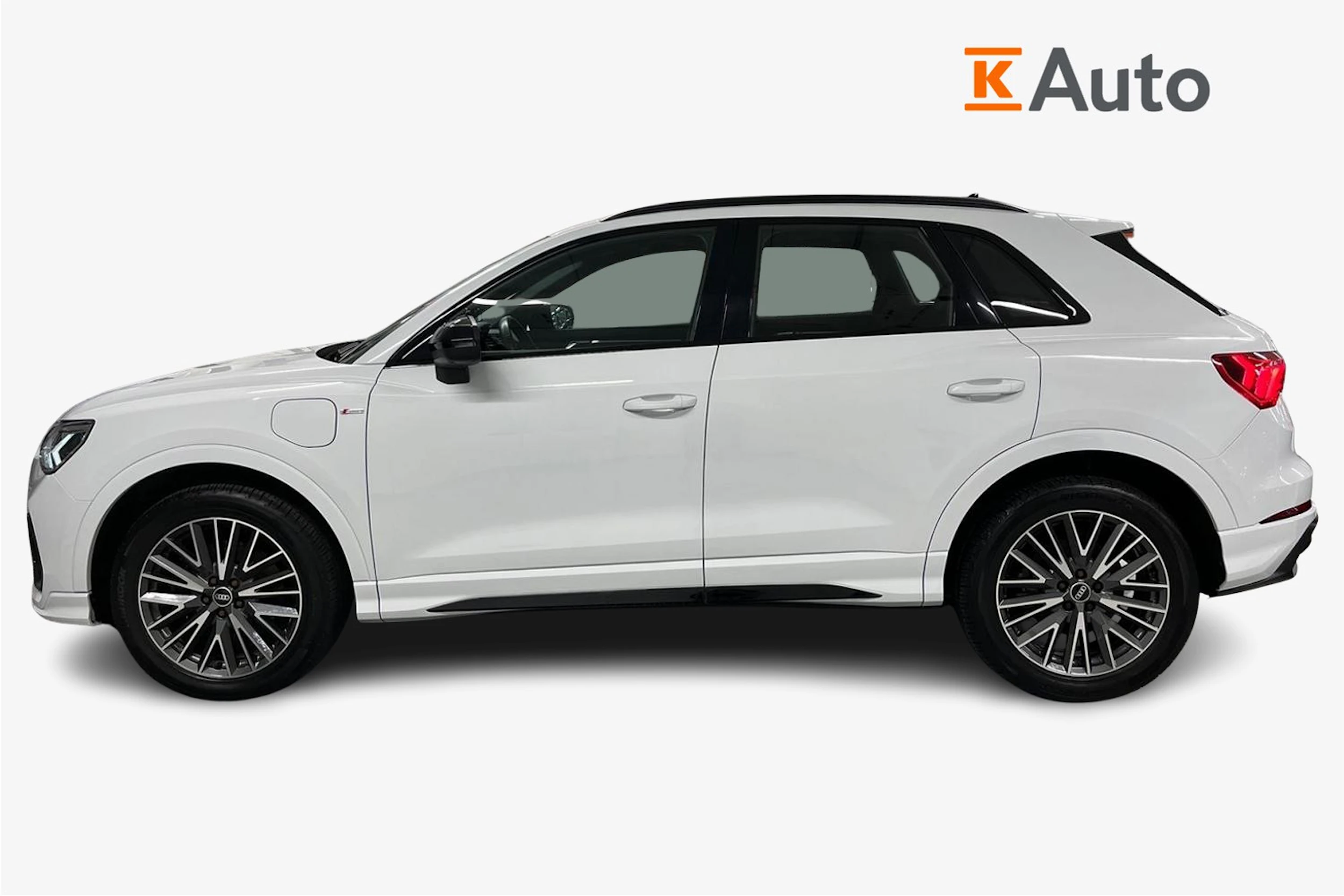 valkoinen Audi Q3 2021 kuva 5.