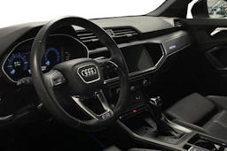 valkoinen Audi Q3 2021 kuva 6.