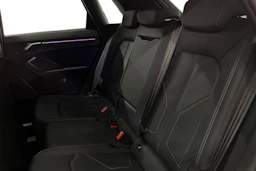 valkoinen Audi Q3 2021 kuva 8.