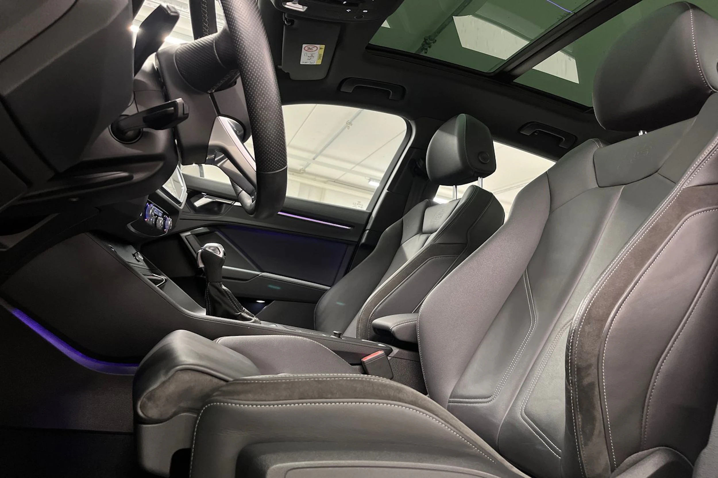 valkoinen Audi Q3 2021 kuva 11.