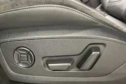 valkoinen Audi Q3 2021 kuva 12.