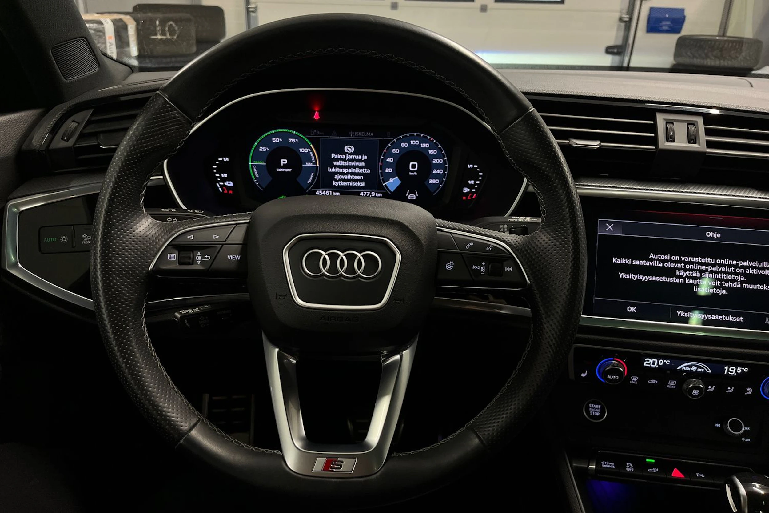 valkoinen Audi Q3 2021 kuva 13.