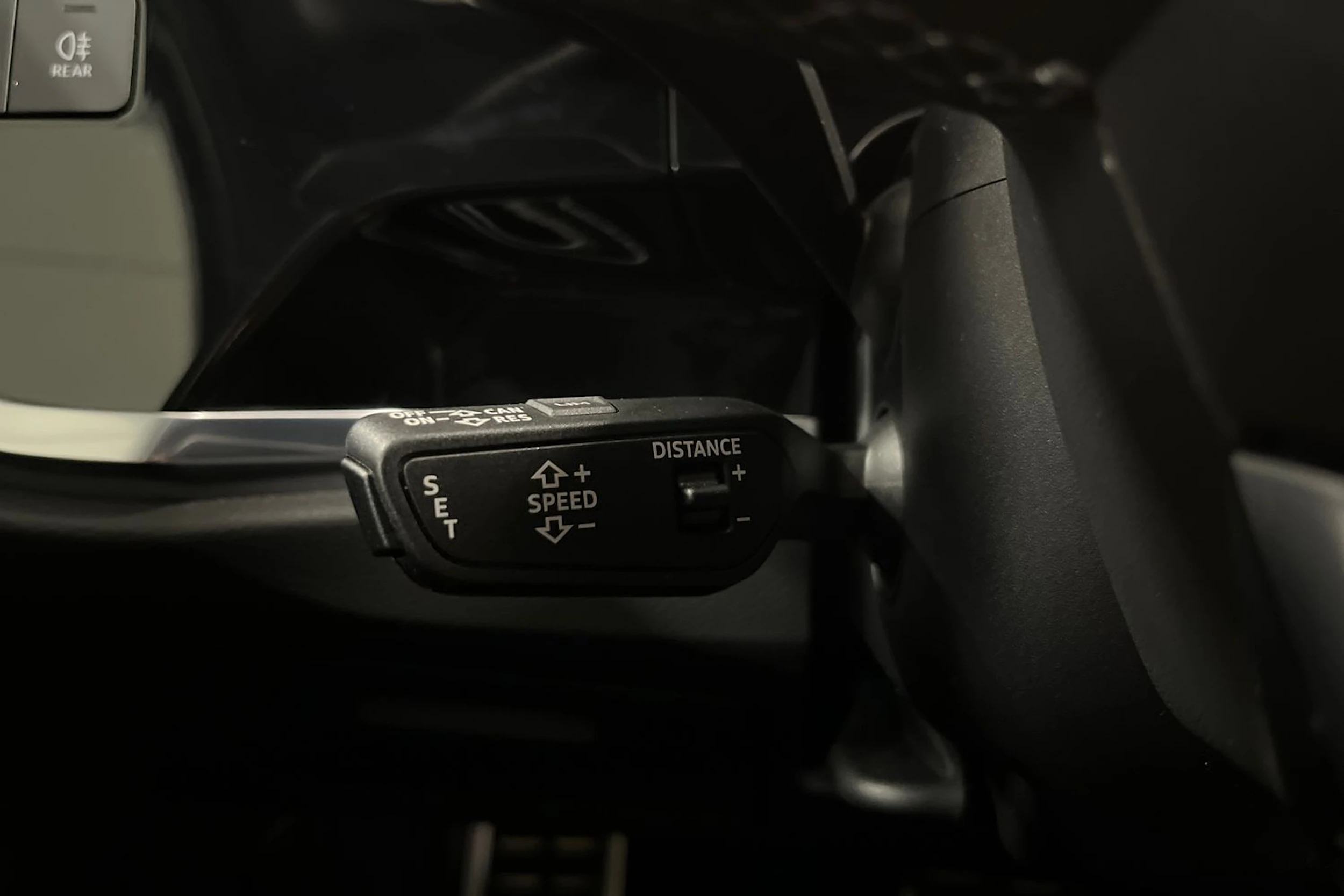 valkoinen Audi Q3 2021 kuva 16.