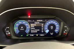valkoinen Audi Q3 2021 kuva 17.