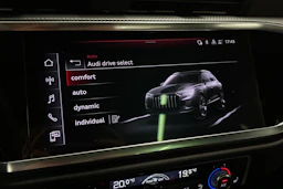 valkoinen Audi Q3 2021 kuva 20.