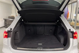 valkoinen Audi Q3 2021 kuva 25.