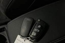 valkoinen Audi Q3 2021 kuva 27.