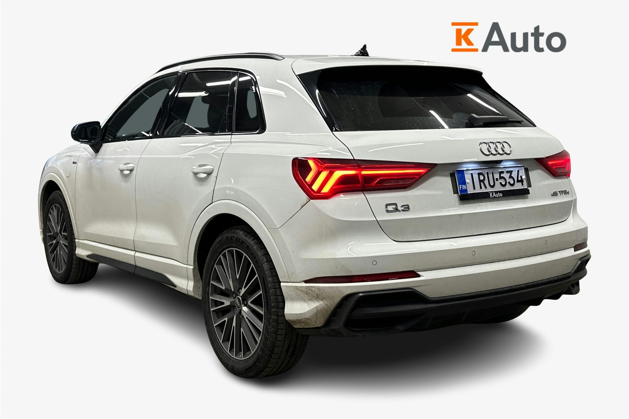 valkoinen Audi Q3 2021 kuva 2.