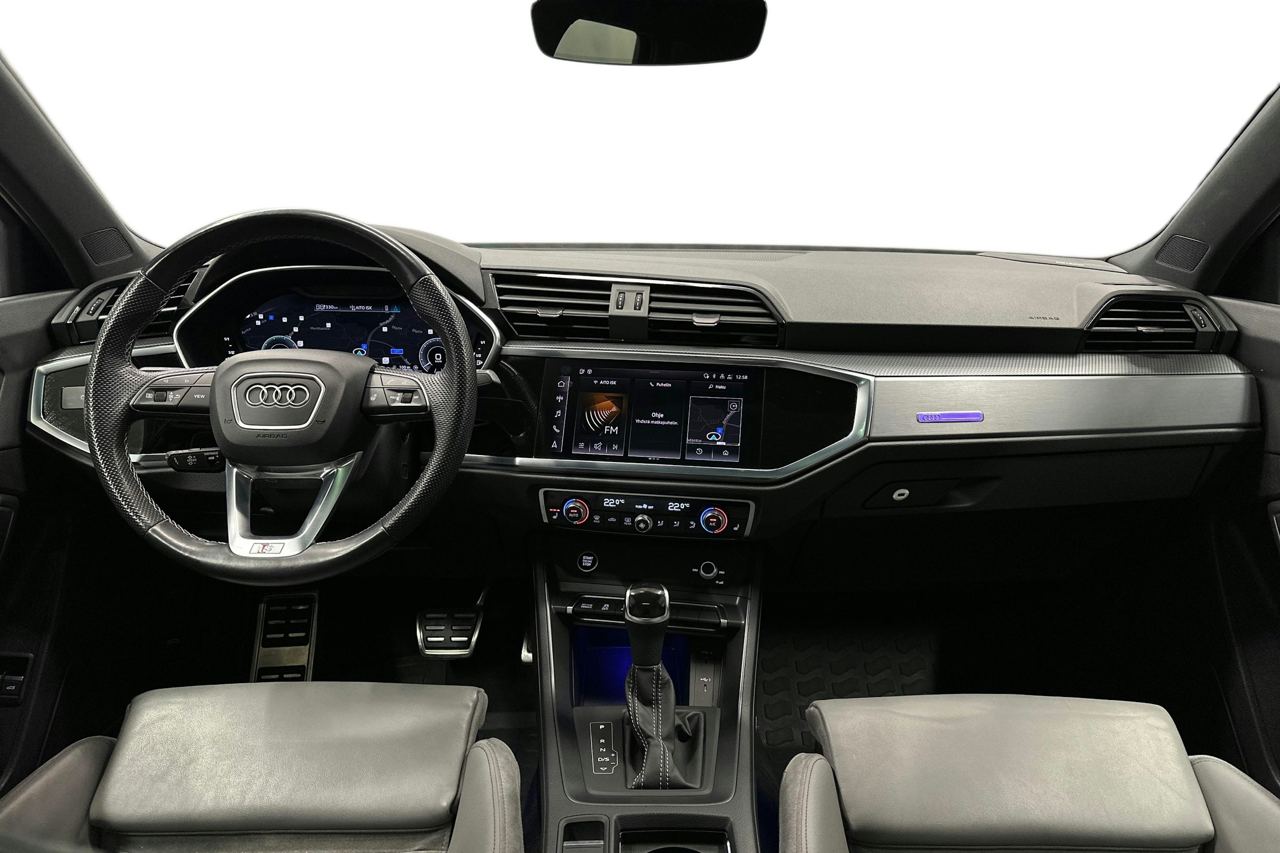 valkoinen Audi Q3 2021 kuva 9.