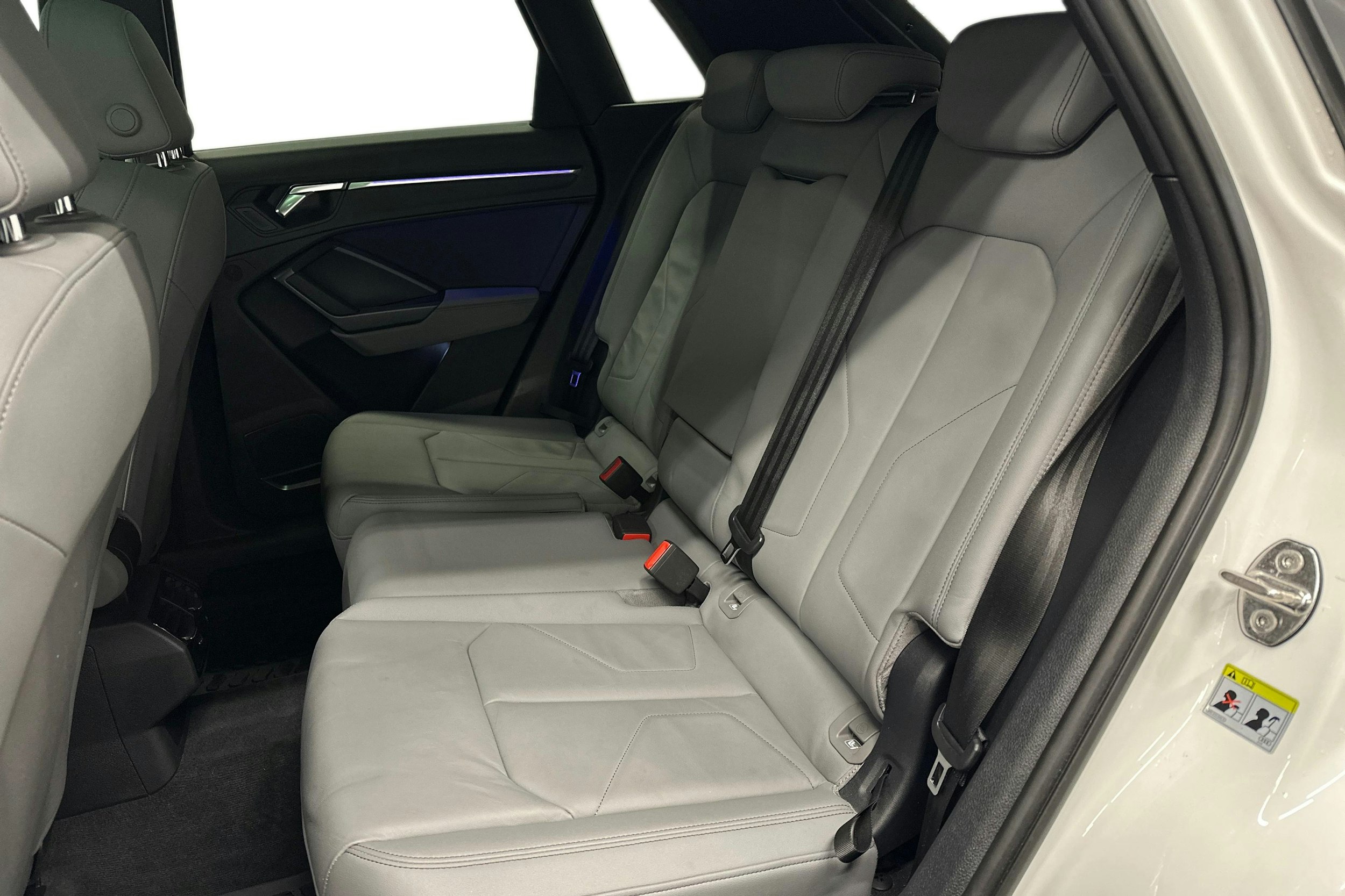valkoinen Audi Q3 2021 kuva 10.