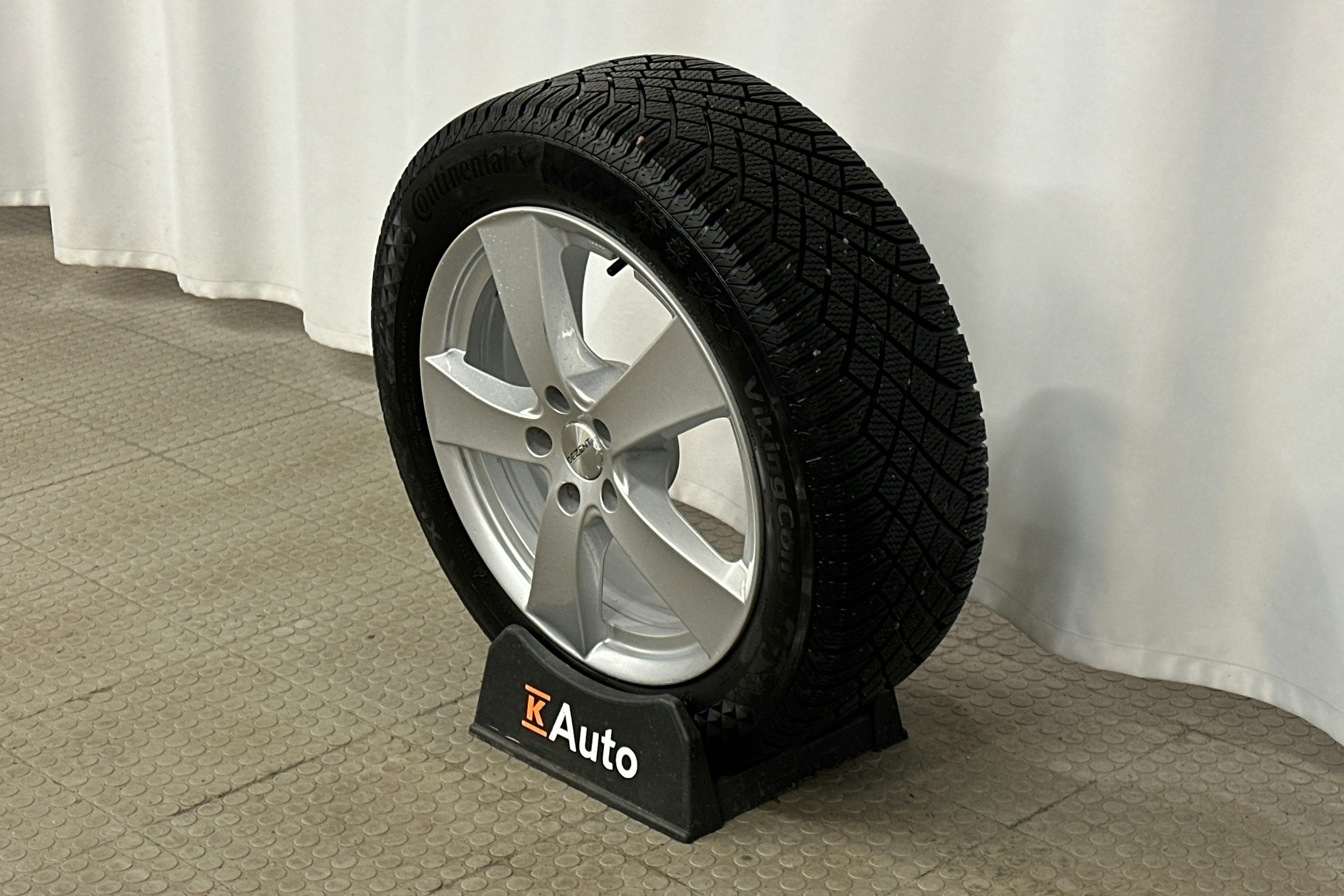 valkoinen Audi Q3 2021 kuva 13.