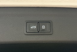 valkoinen Audi Q3 2021 kuva 15.