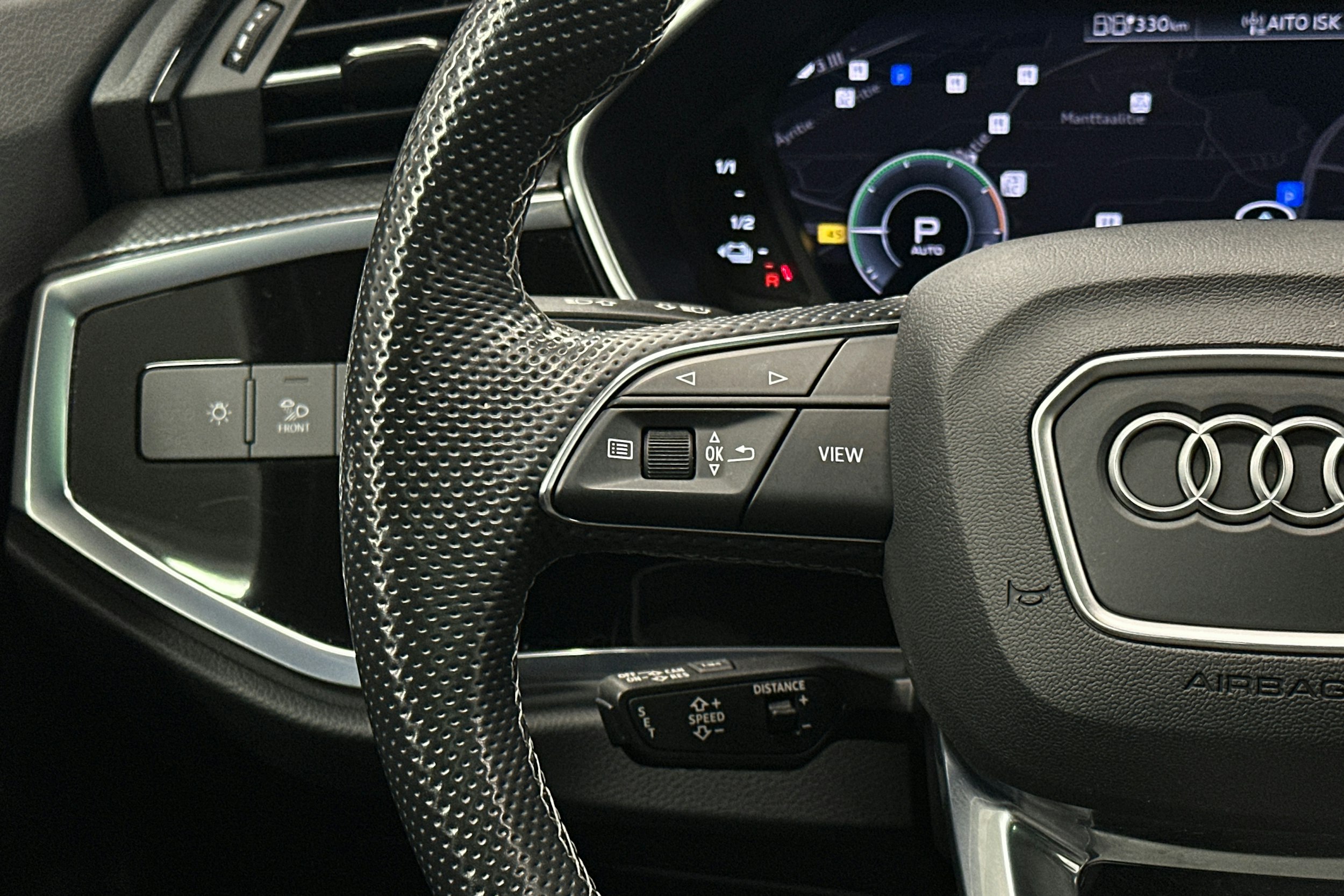 valkoinen Audi Q3 2021 kuva 19.