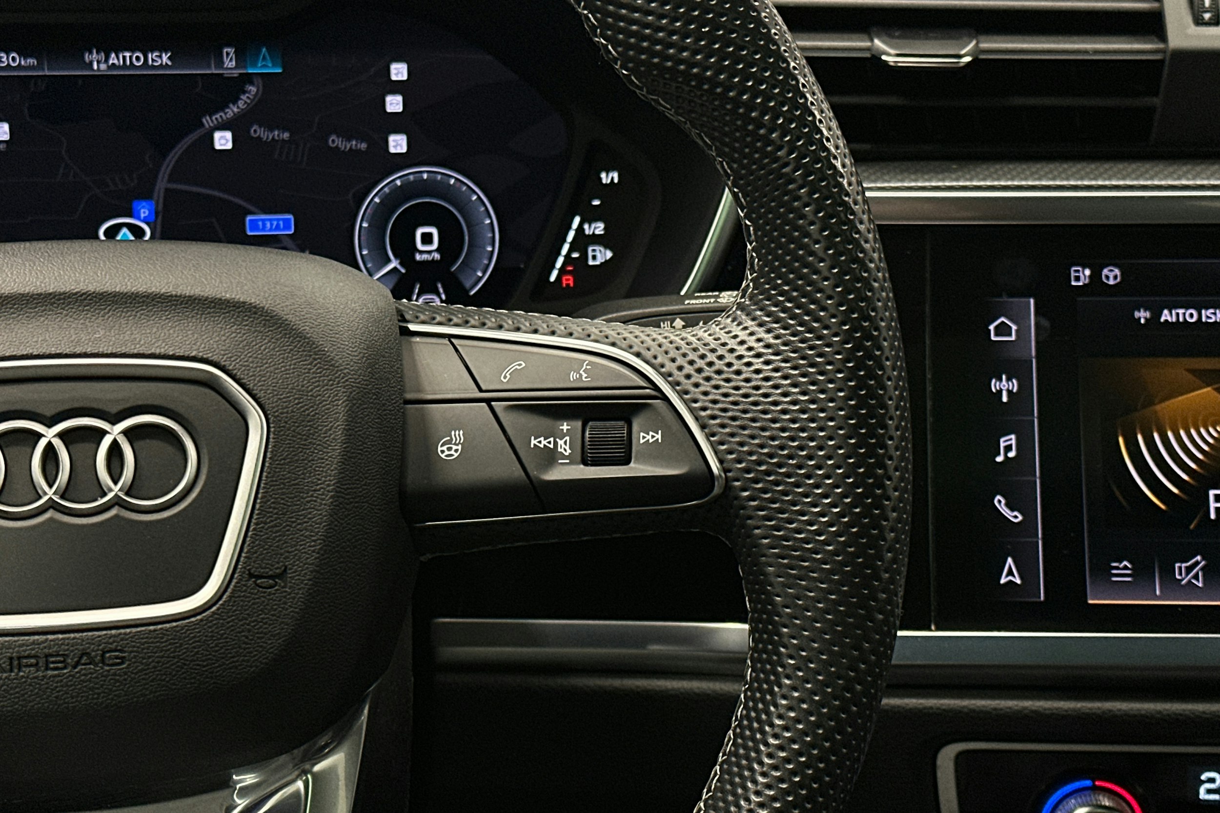 valkoinen Audi Q3 2021 kuva 20.