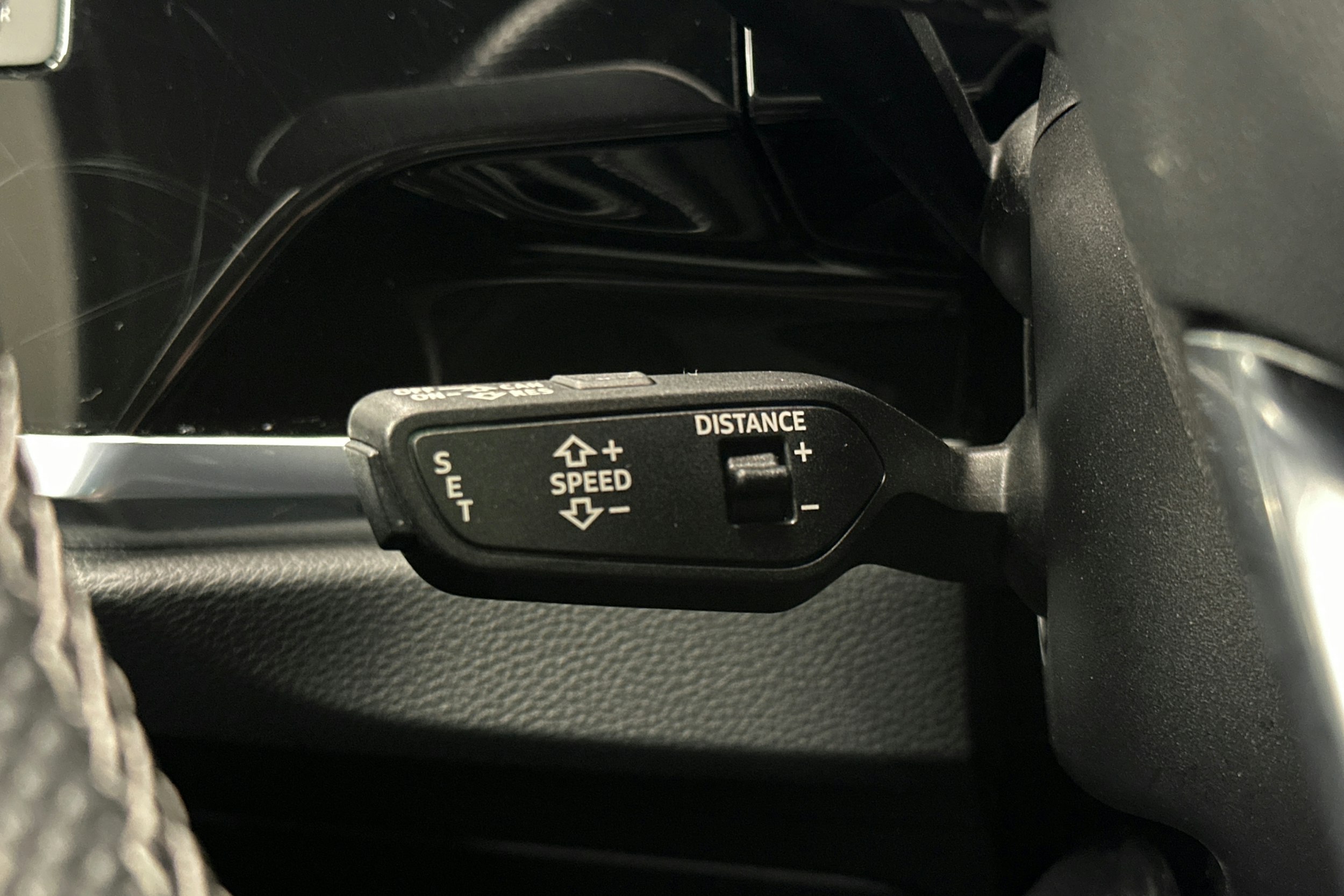 valkoinen Audi Q3 2021 kuva 21.