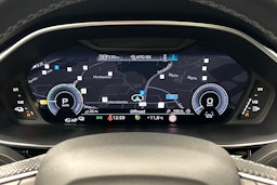 valkoinen Audi Q3 2021 kuva 22.