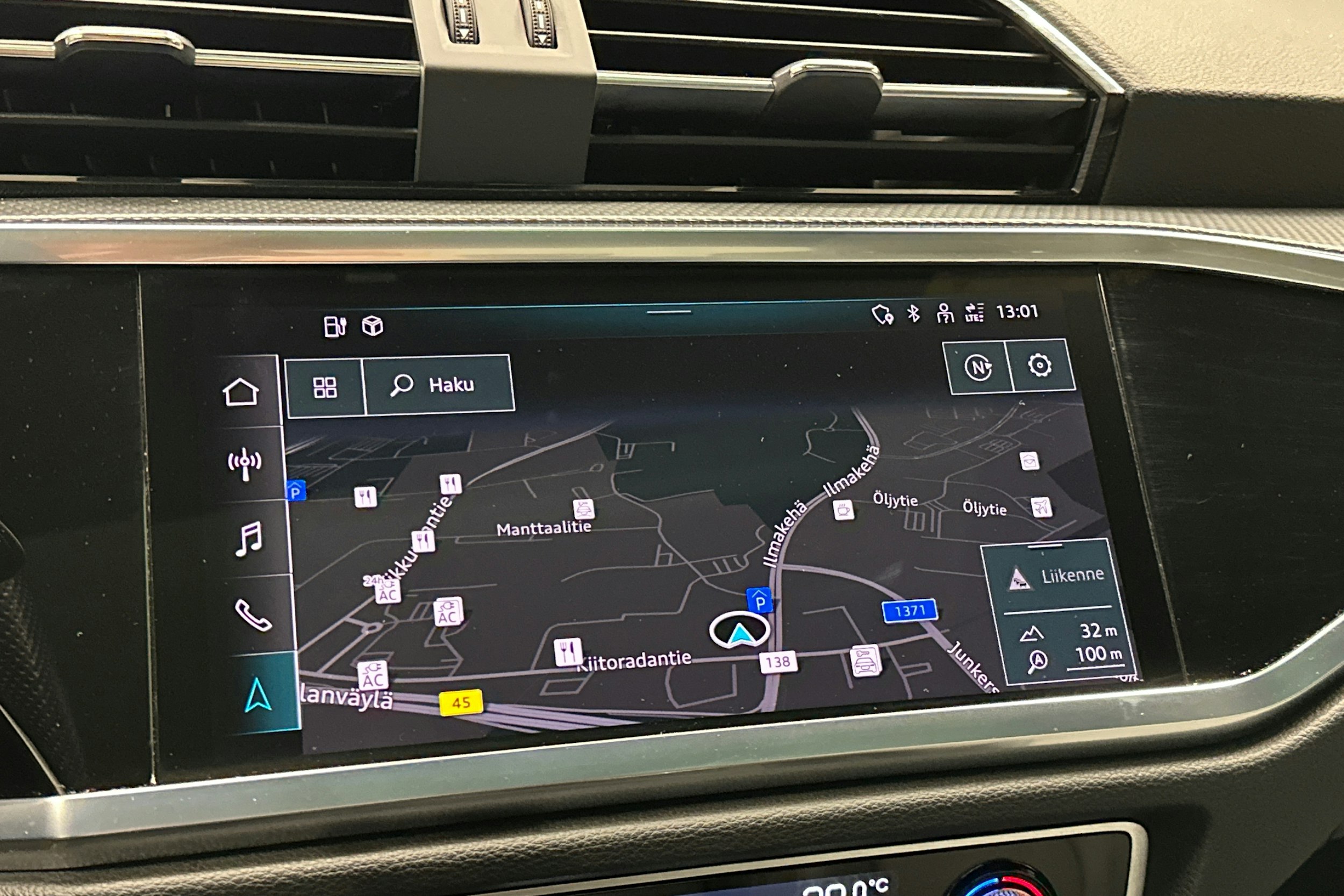 valkoinen Audi Q3 2021 kuva 27.