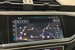 valkoinen Audi Q3 2021 kuva 27.