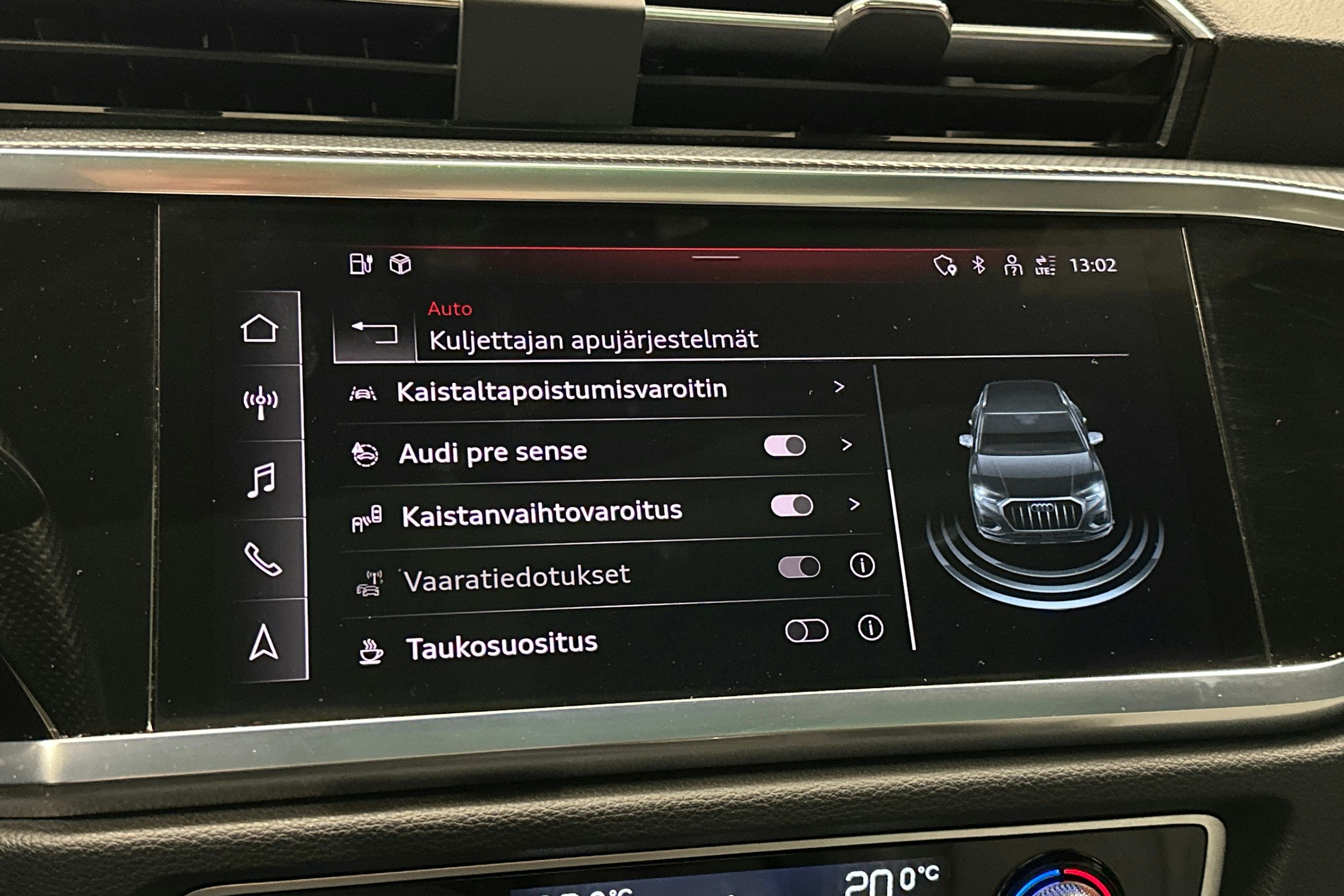 valkoinen Audi Q3 2021 kuva 30.