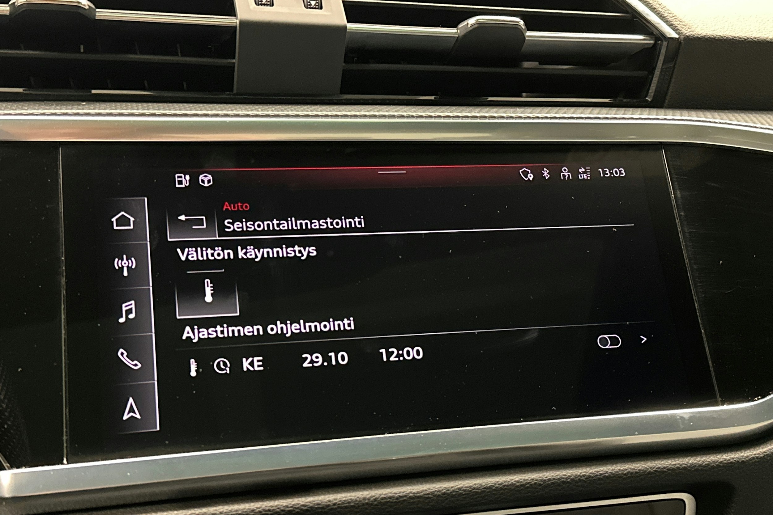 valkoinen Audi Q3 2021 kuva 31.