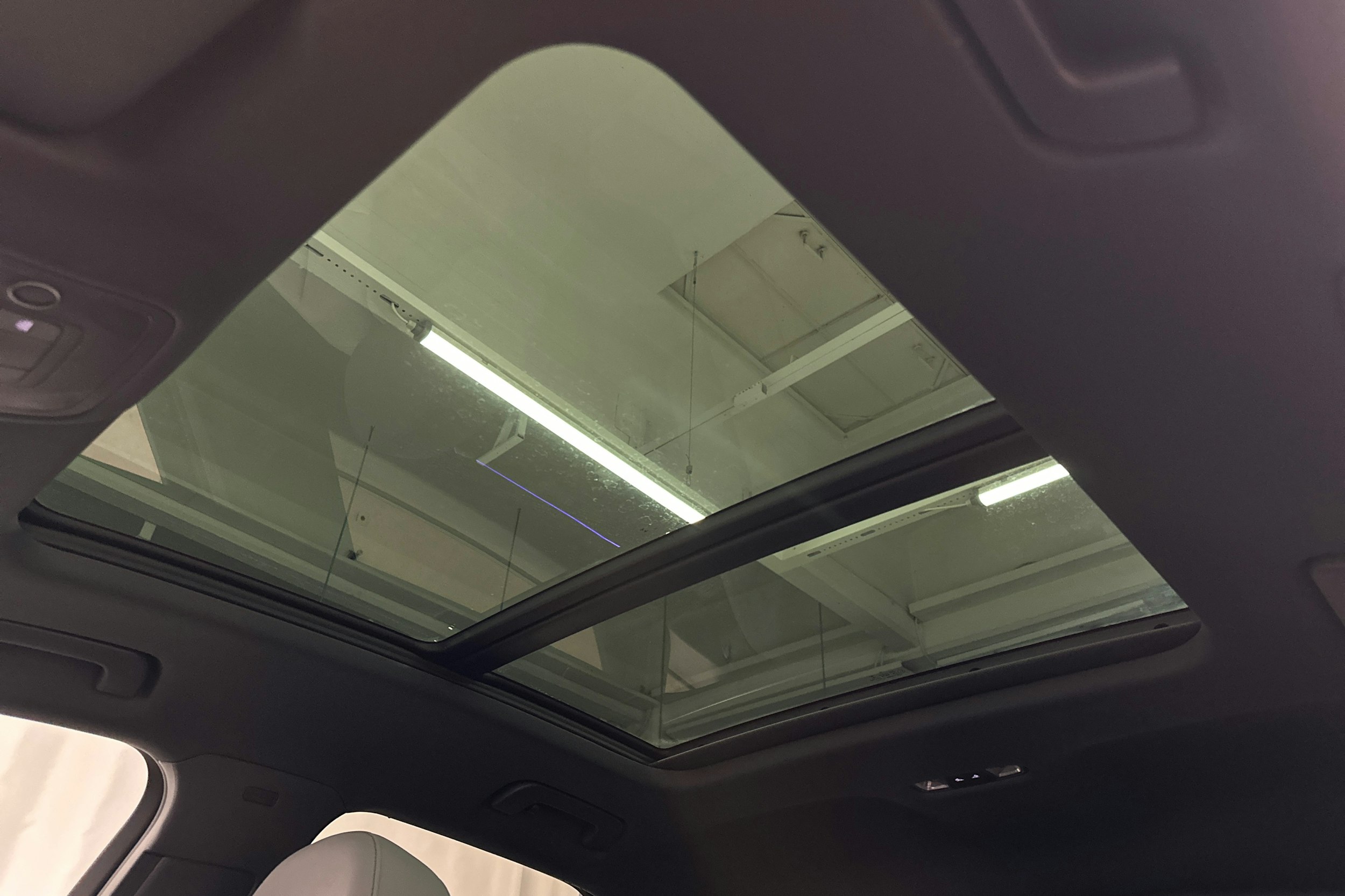 valkoinen Audi Q3 2021 kuva 33.