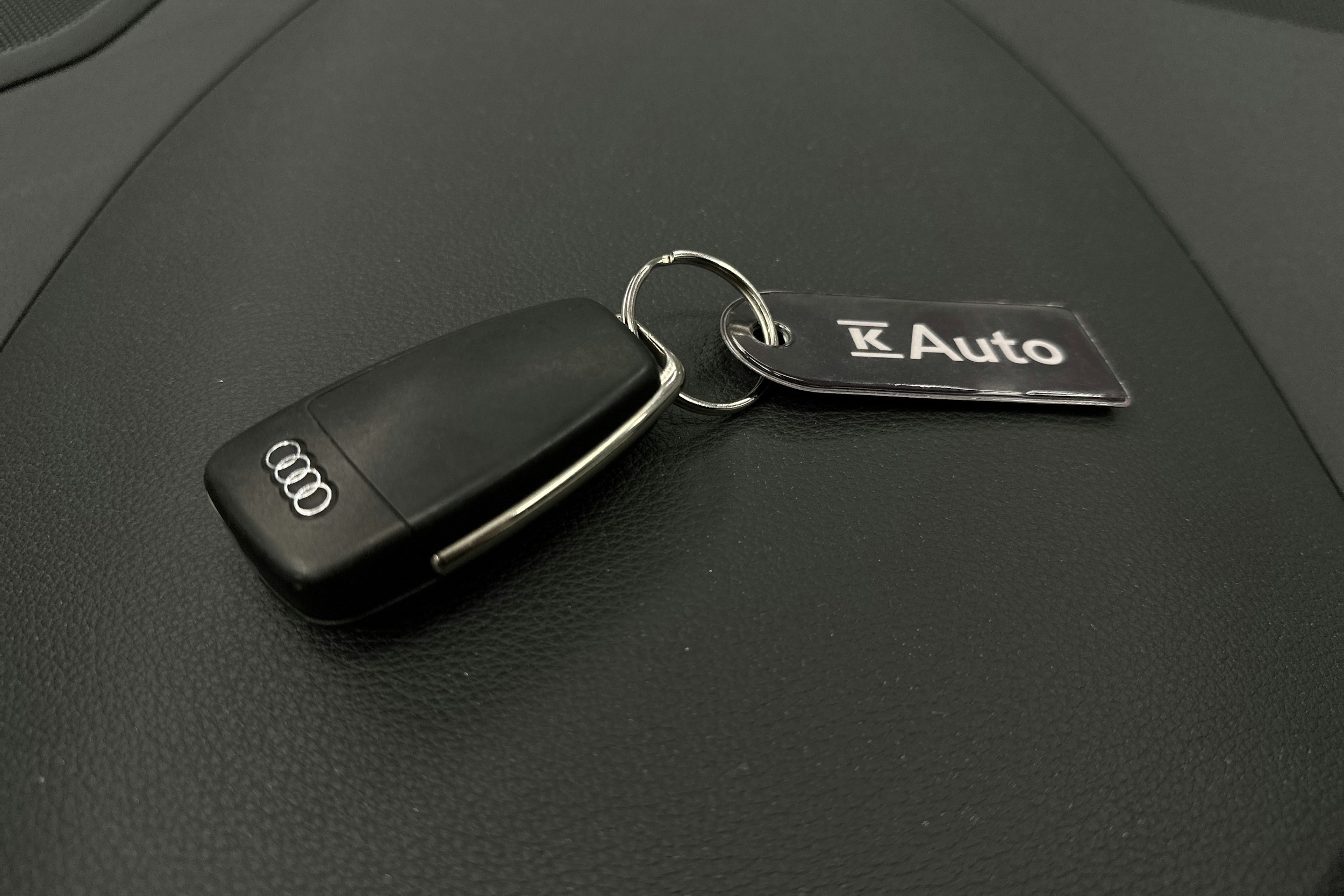 valkoinen Audi Q3 2021 kuva 34.