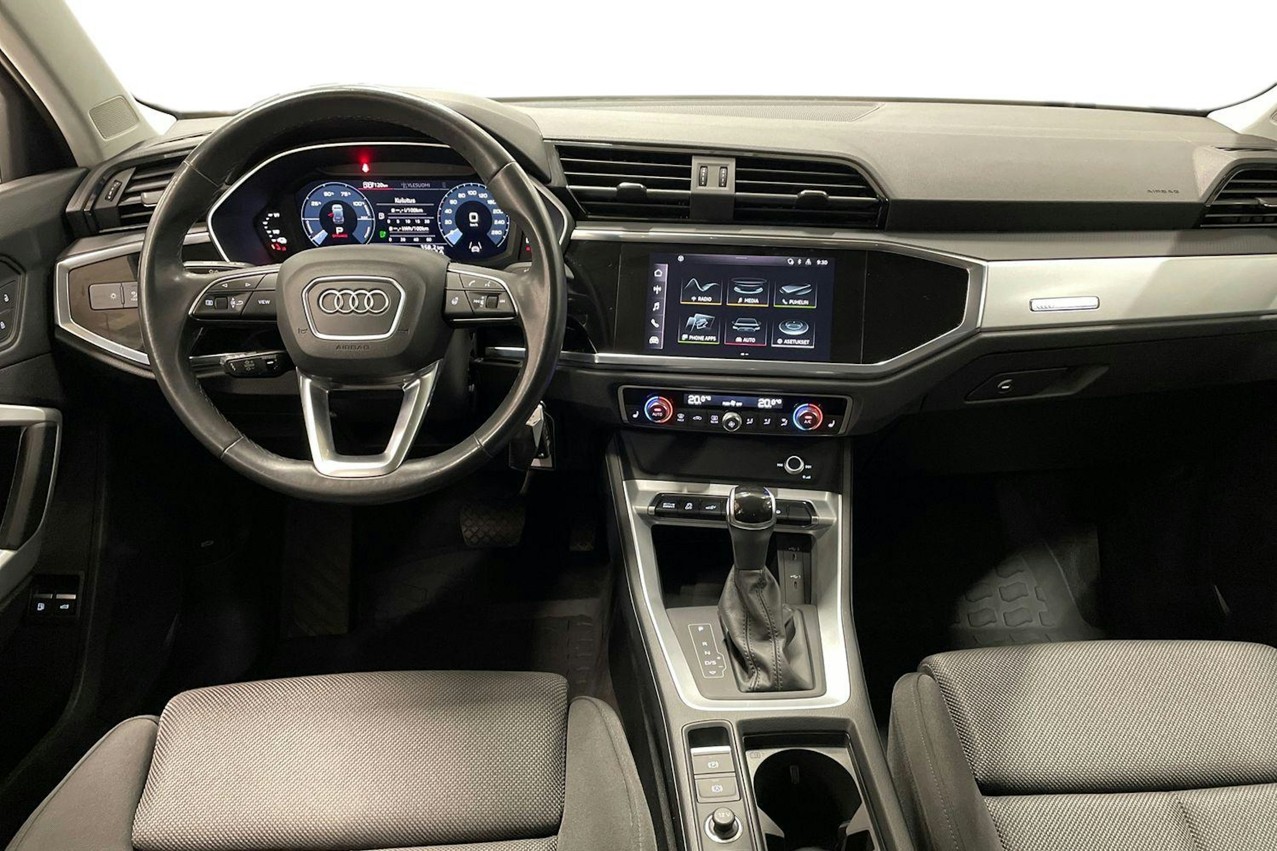 valkoinen Audi Q3 2021 kuva 9.