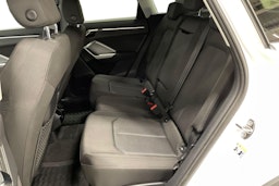 valkoinen Audi Q3 2021 kuva 10.