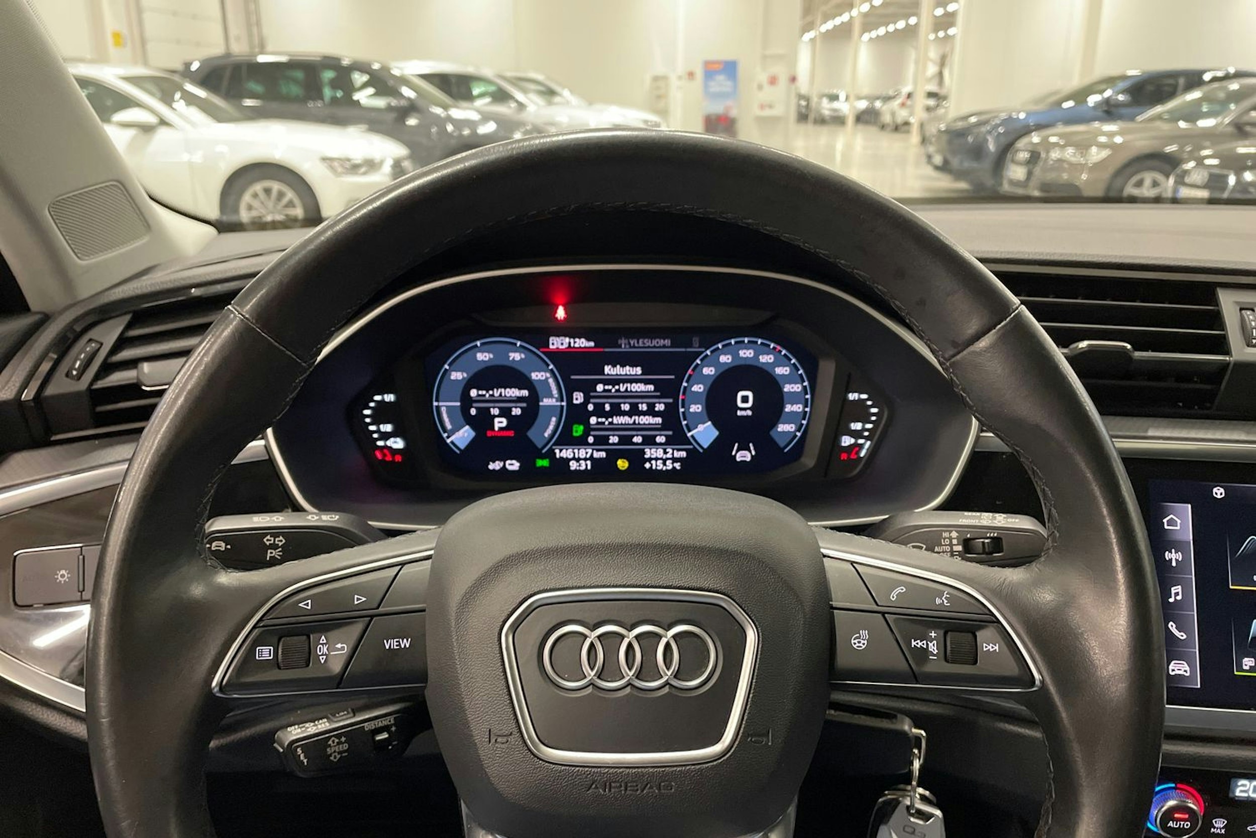 valkoinen Audi Q3 2021 kuva 15.