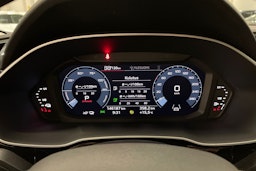 valkoinen Audi Q3 2021 kuva 16.