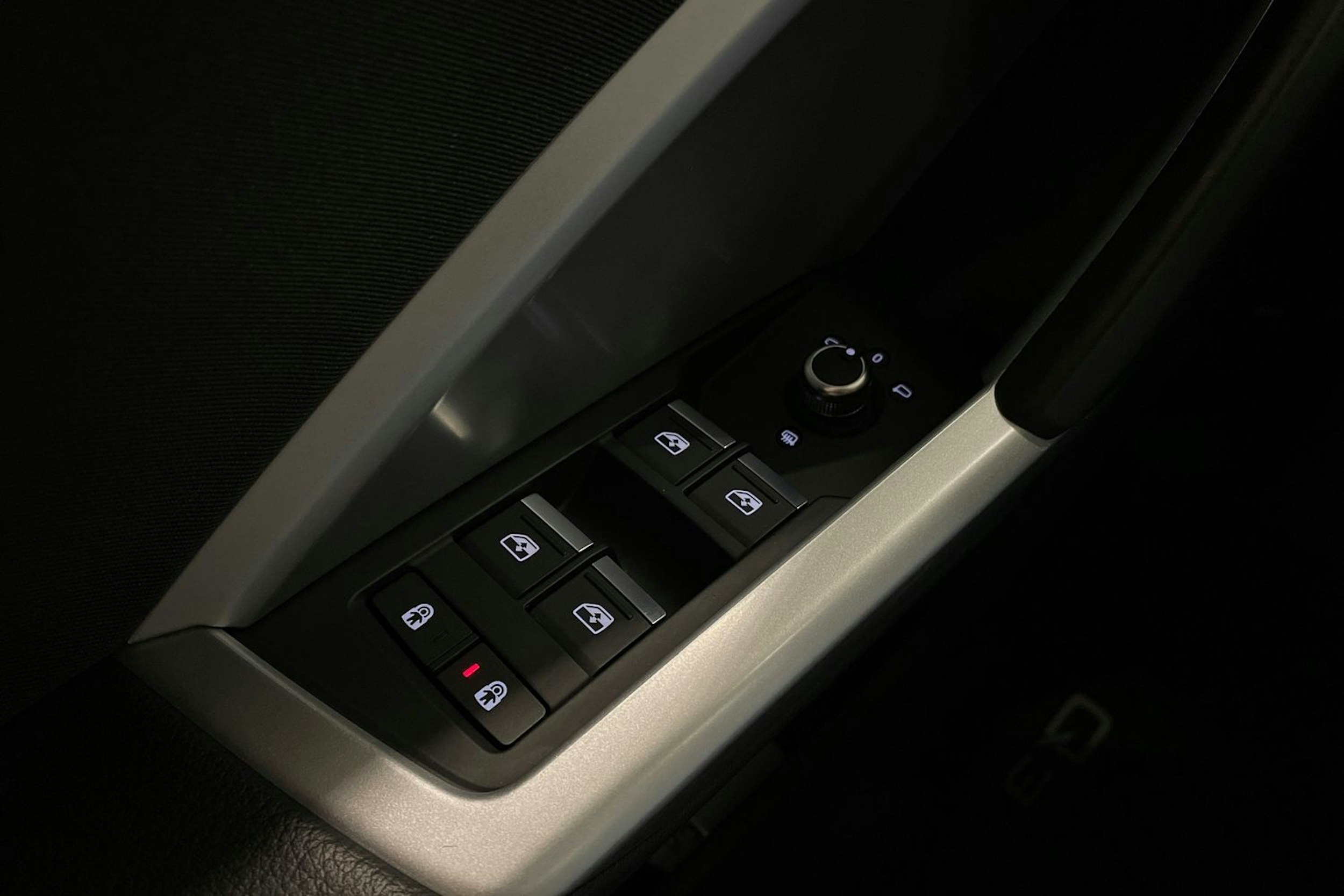 valkoinen Audi Q3 2021 kuva 21.