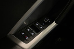 valkoinen Audi Q3 2021 kuva 21.