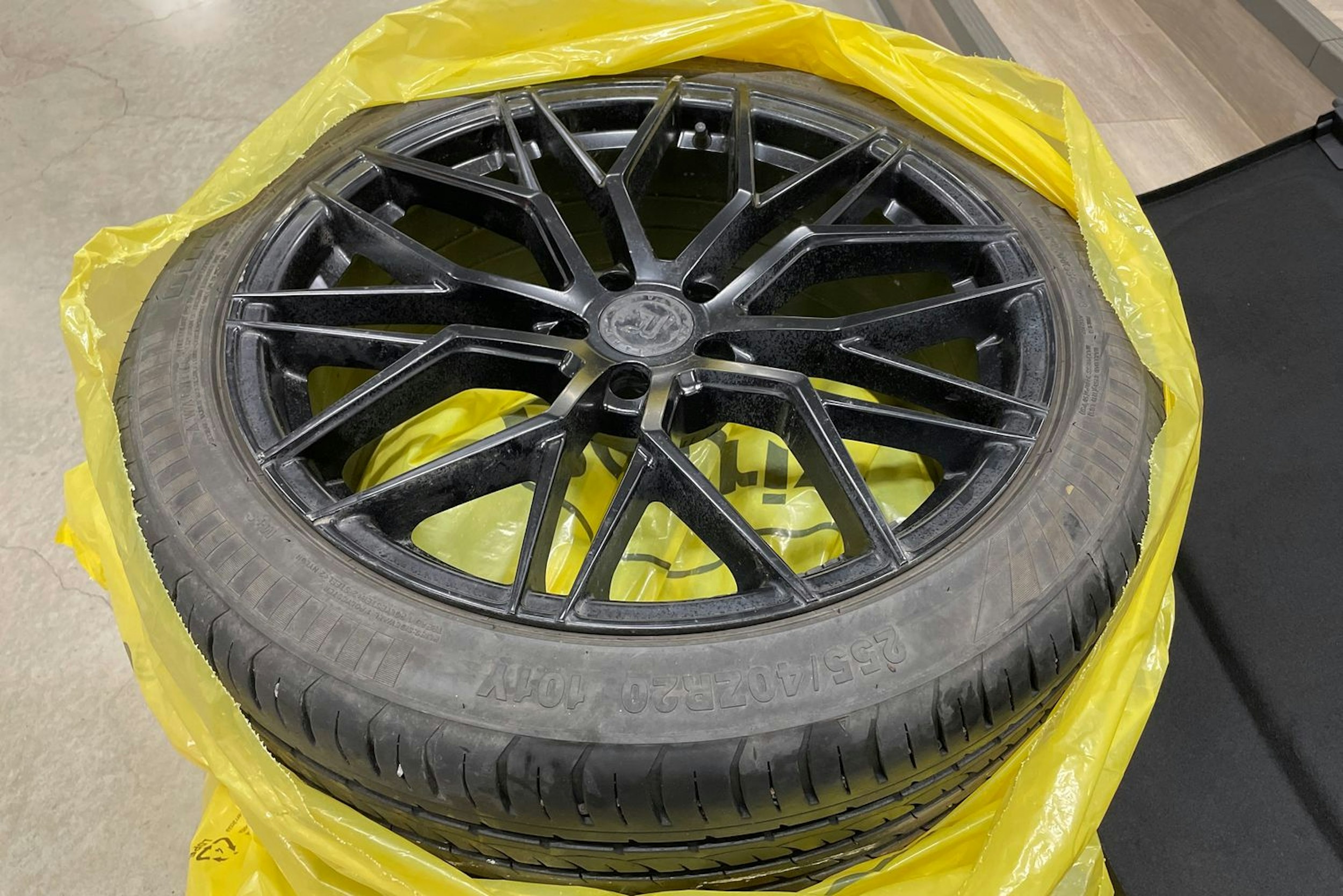 valkoinen Audi Q3 2021 kuva 22.