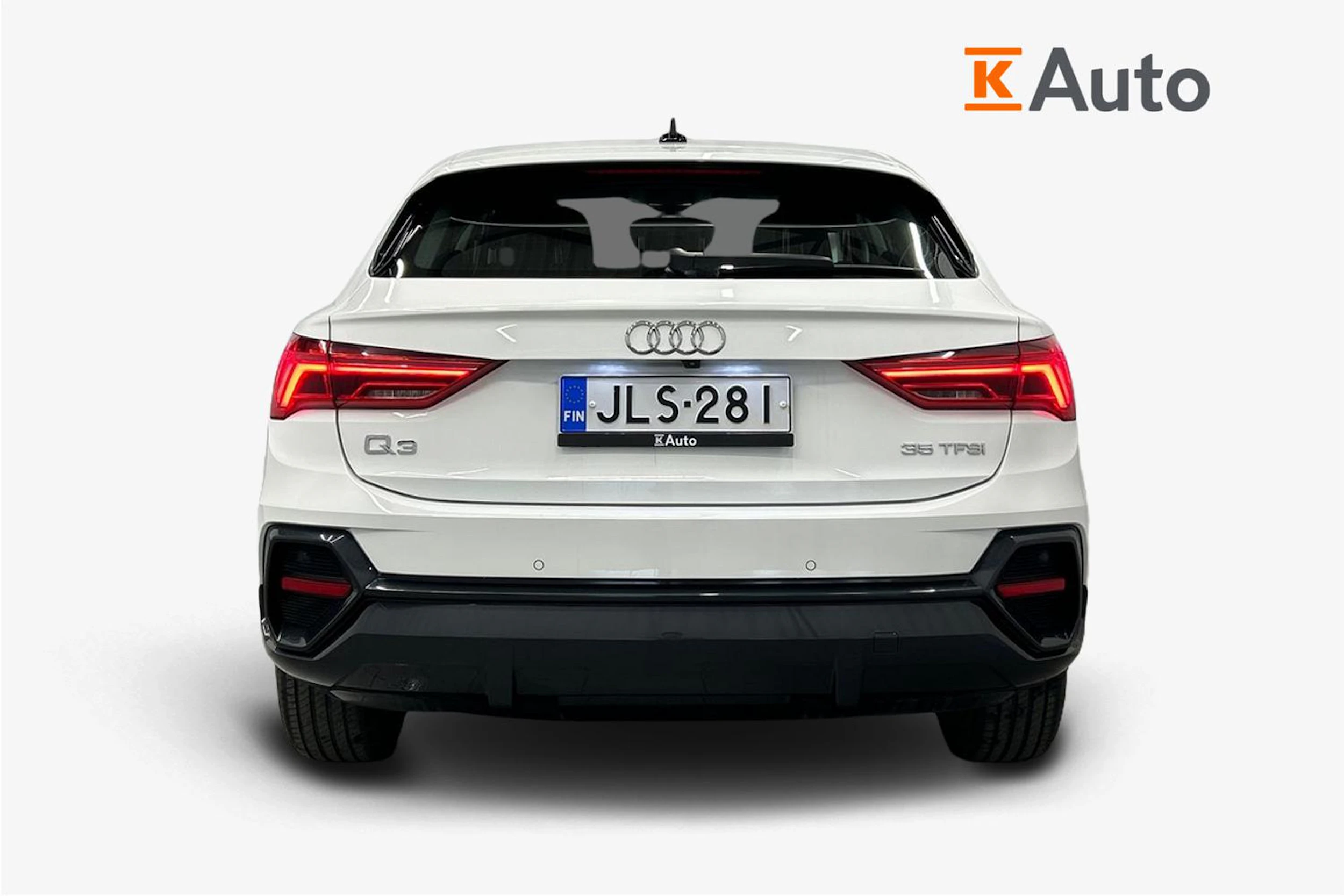 valkoinen Audi Q3 2021 kuva 4.