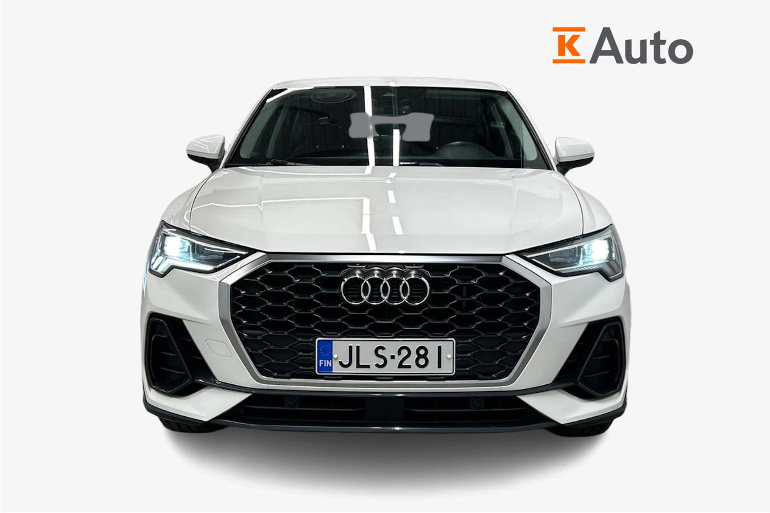 valkoinen Audi Q3 2021 kuva 5.