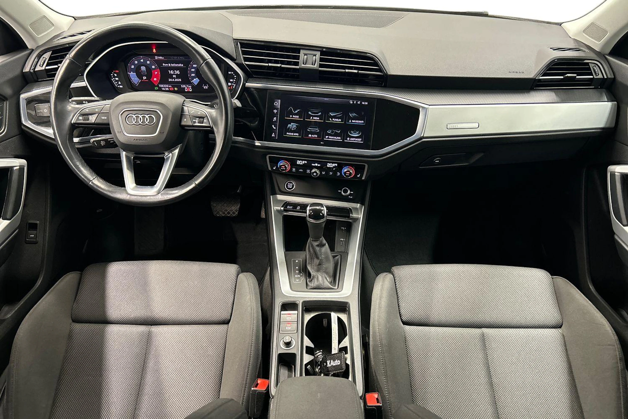 valkoinen Audi Q3 2021 kuva 9.