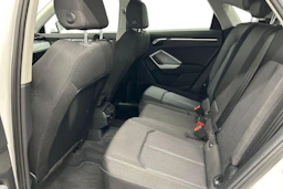 valkoinen Audi Q3 2021 kuva 11.