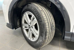 valkoinen Audi Q3 2021 kuva 13.