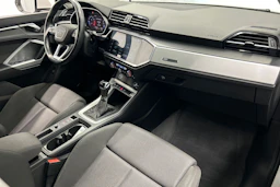 valkoinen Audi Q3 2021 kuva 15.