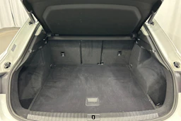 valkoinen Audi Q3 2021 kuva 17.
