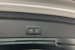valkoinen Audi Q3 2021 kuva 19.