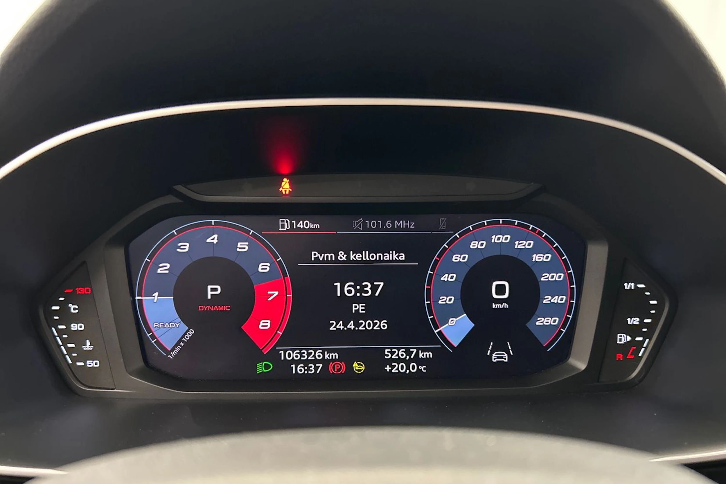 valkoinen Audi Q3 2021 kuva 21.