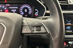 valkoinen Audi Q3 2021 kuva 23.