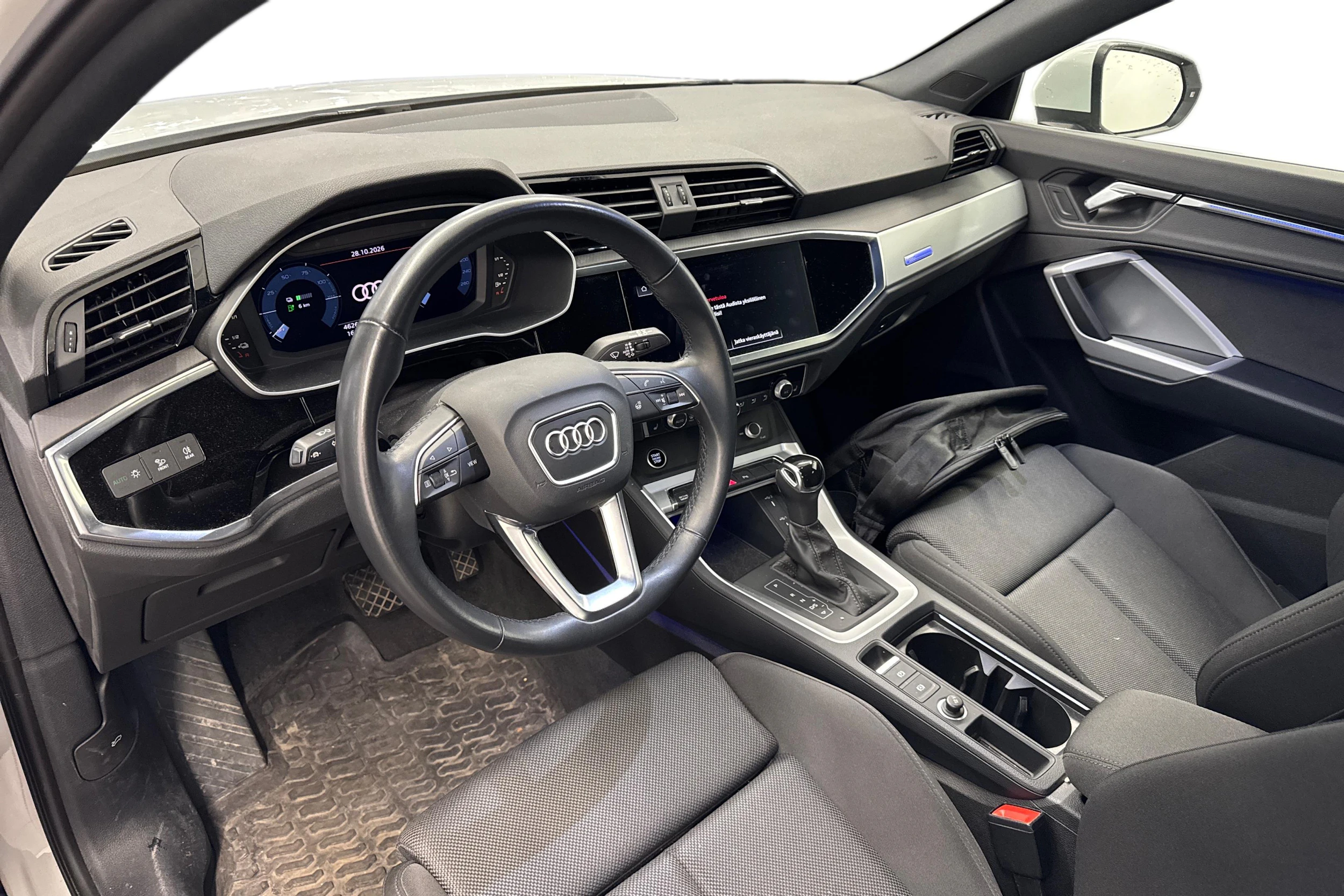 valkoinen Audi Q3 2021 kuva 3.
